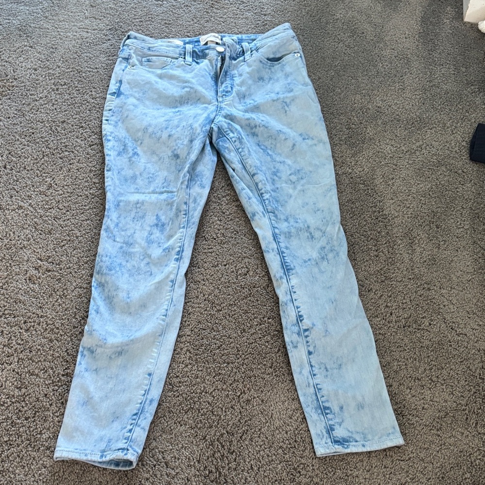 Universal Thread Light Wash Straight Leg Jeans